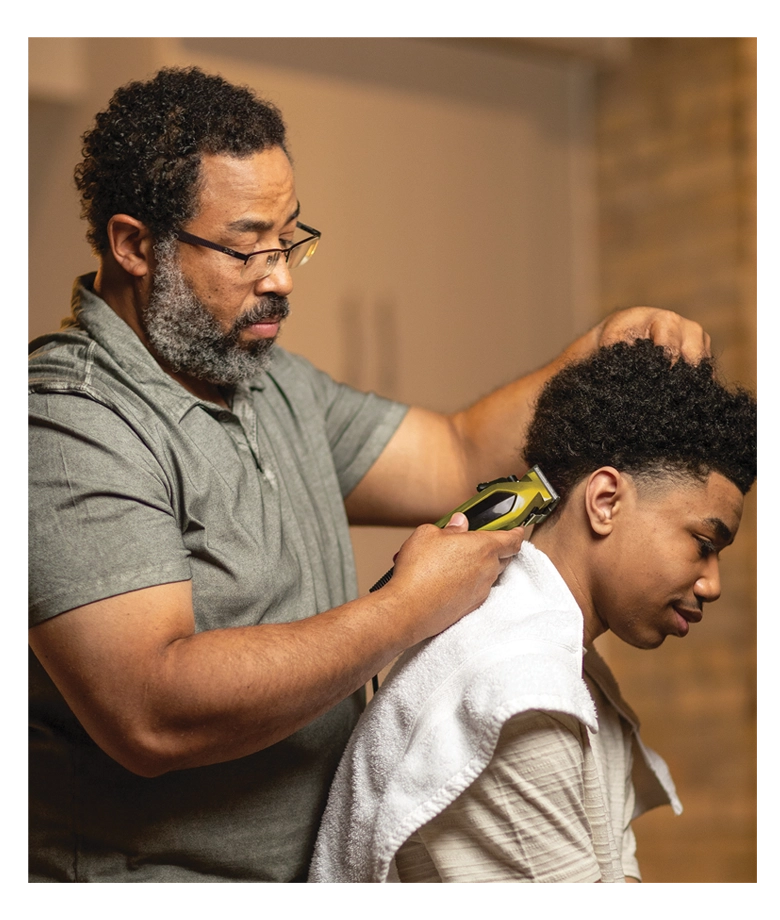 Thumbnail 562616 Ultra Clip Clipper Gold in-use