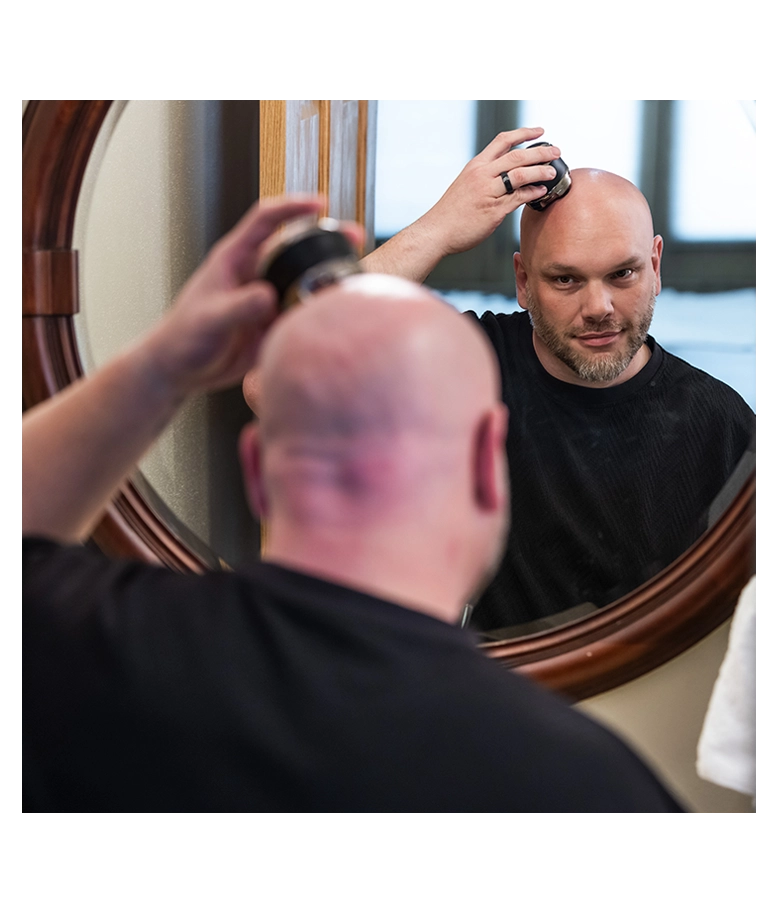 Thumbnail 562927 Head Shaver in-use