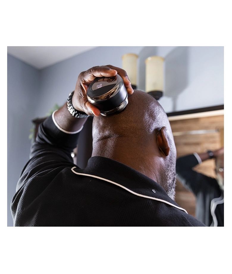 Thumbnail 562927 Head Shaver in-use