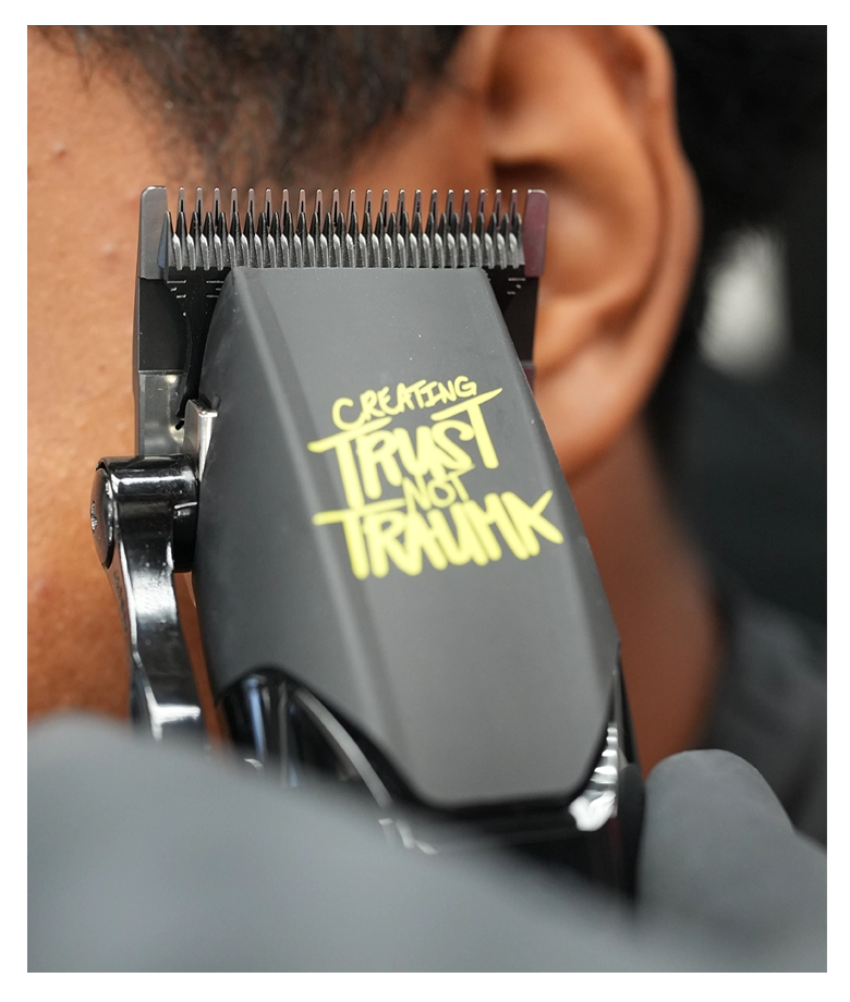 Thumbnail 564618 CHC-1 Zephyr Clipper blade close up lifestyle